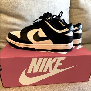 Women’s Nike black and white low dunks size 6